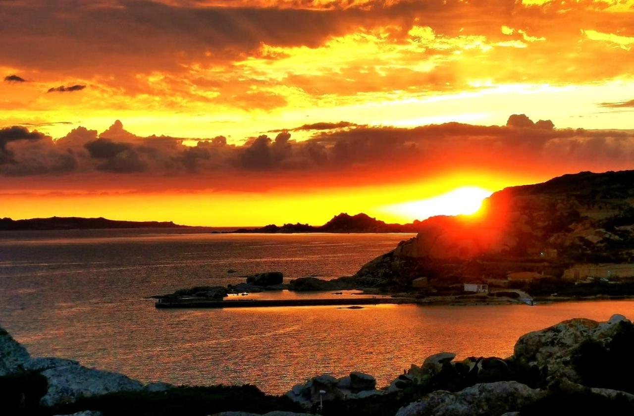 A Punta Tegge Il Mare La Spiaggia Il Tramonto 马达莱纳 外观 照片